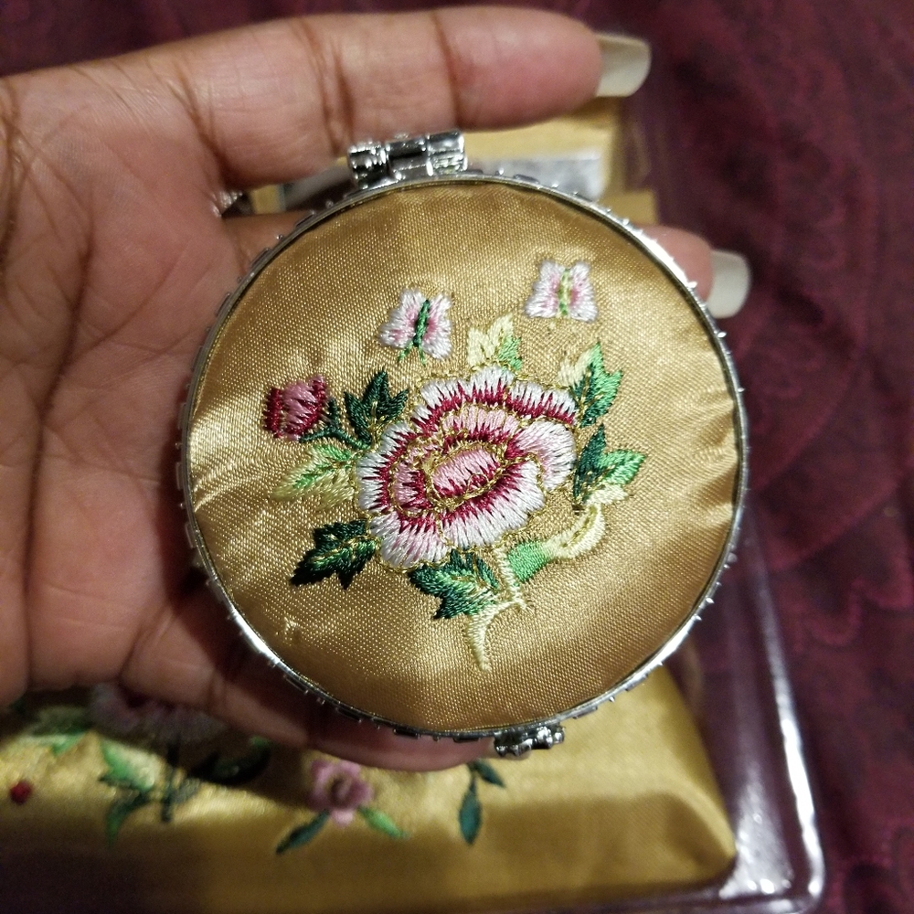 PURSE with compact mirror, lipstick holder… - Picture 7 of 11